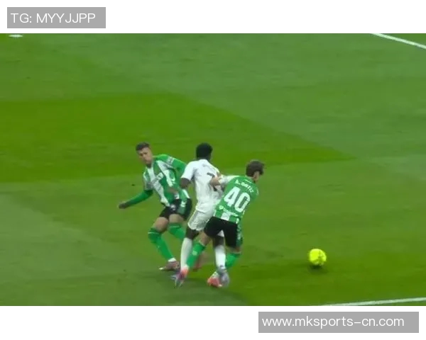 西甲激战曼城逆转尤文图斯点球争议引发全场热议